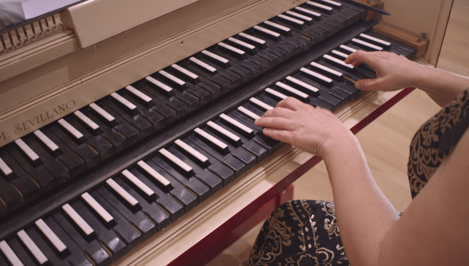 Clave flamenco de doble teclado, construído por Raúl Martín Sevillano